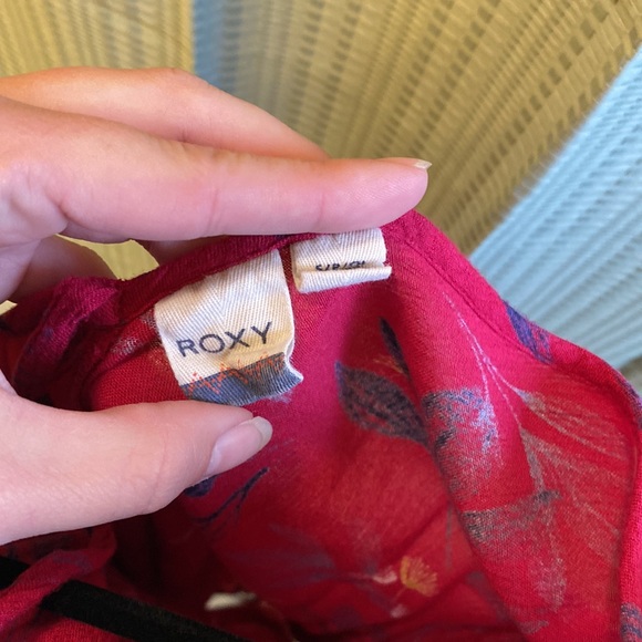 Roxy pink floral open back with arm slits tunic size small - Picture 3 of 3